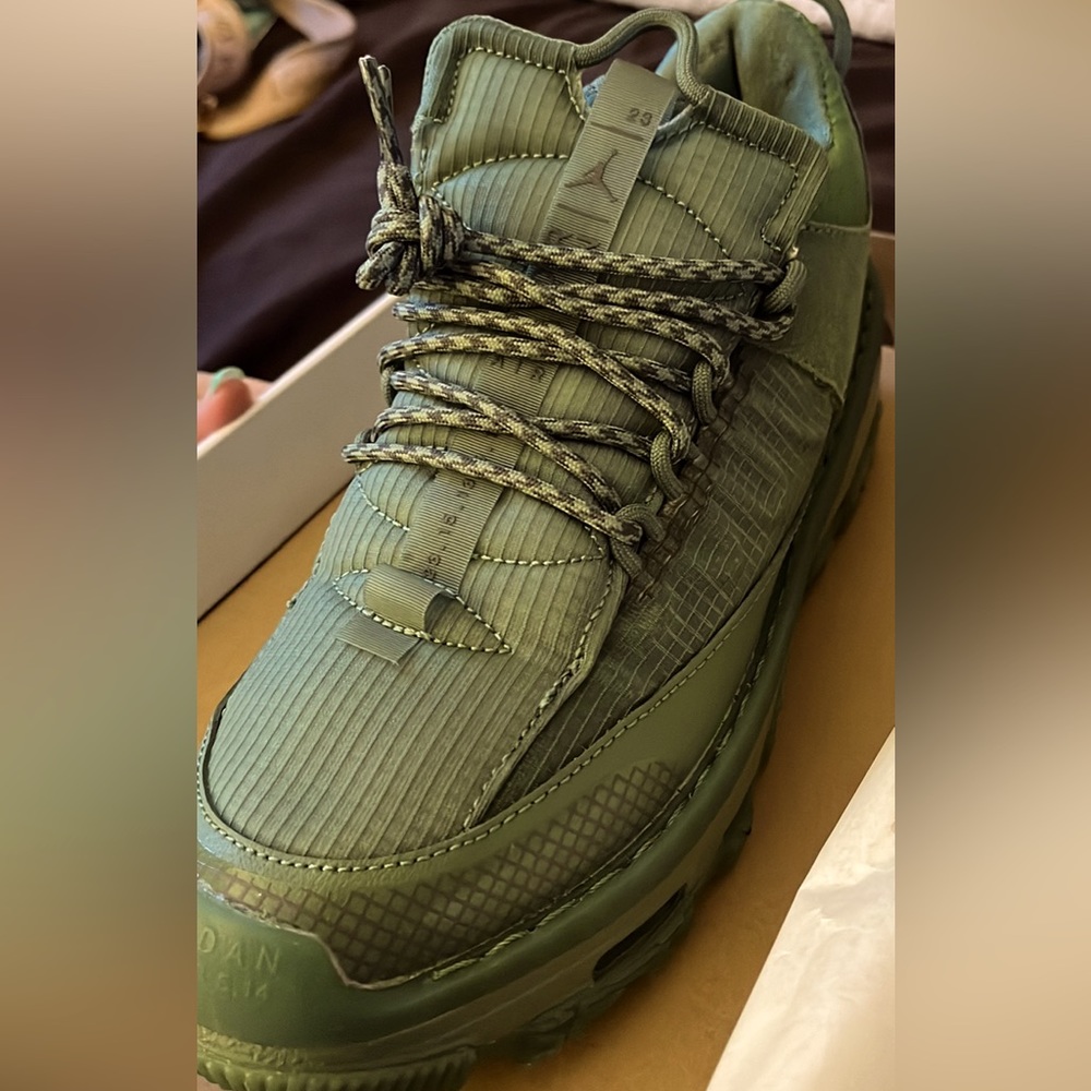 Jordan Air Mae, Dutch Green, WMNS Size 7 retail $180 Brand New, Never Worn